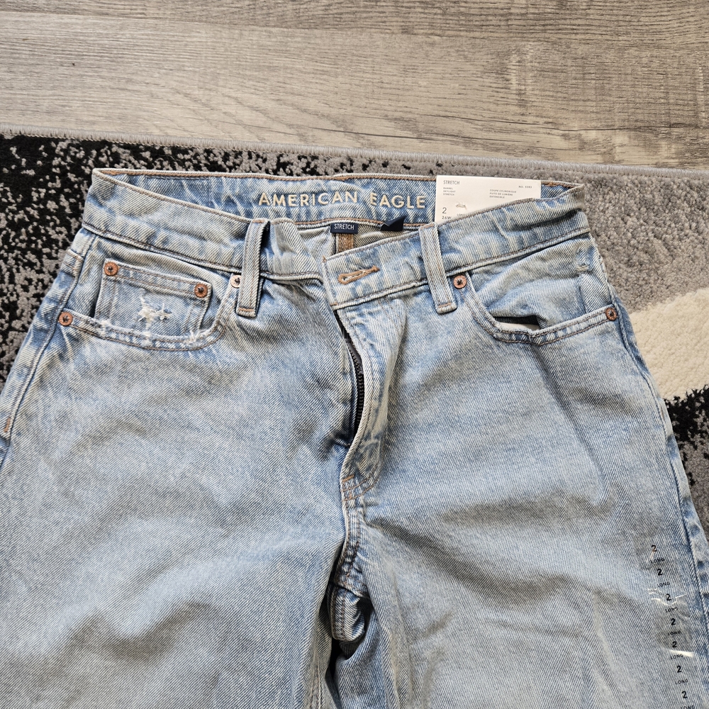 Light Wash Women's Jeans - Classic Straight Leg American Eagle - Picture 2 of 6